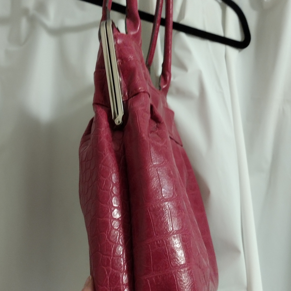 Bueno Red Crocodile-Embossed Shoulder Bag - Picture 11 of 15